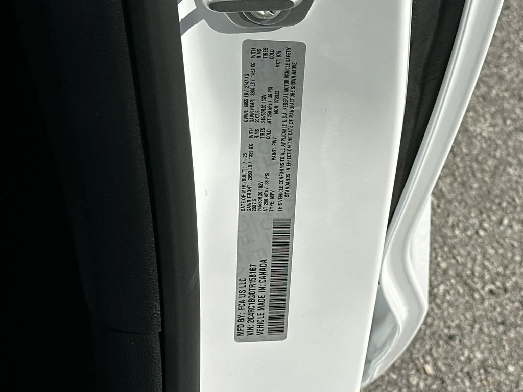 New 2026 Bright White Clear-Coat Exterior Paint Chrysler Select image 31