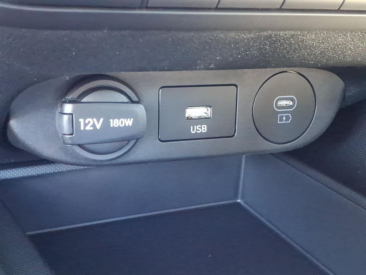 New 2026 Abyss Black Hyundai SE image 28