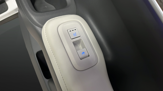Used 2025 Serenity White Hyundai Limited image 38