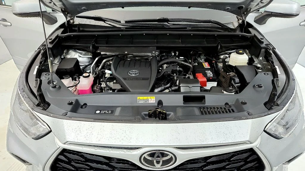Used 2023 Silver Toyota LE image 15