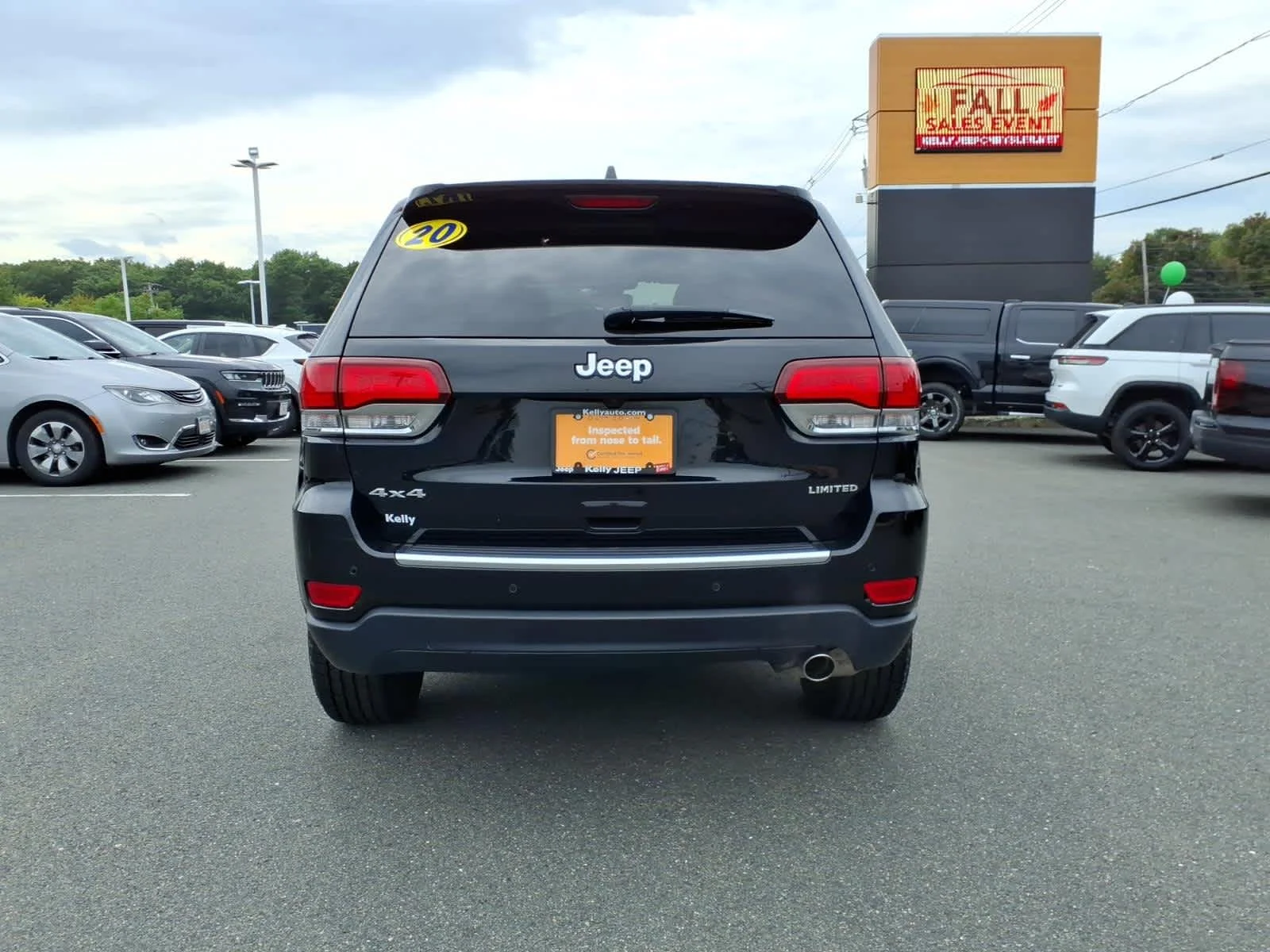 Certified Used 2020 Diamond Black Crystal Pearlcoat Jeep Limited image 9