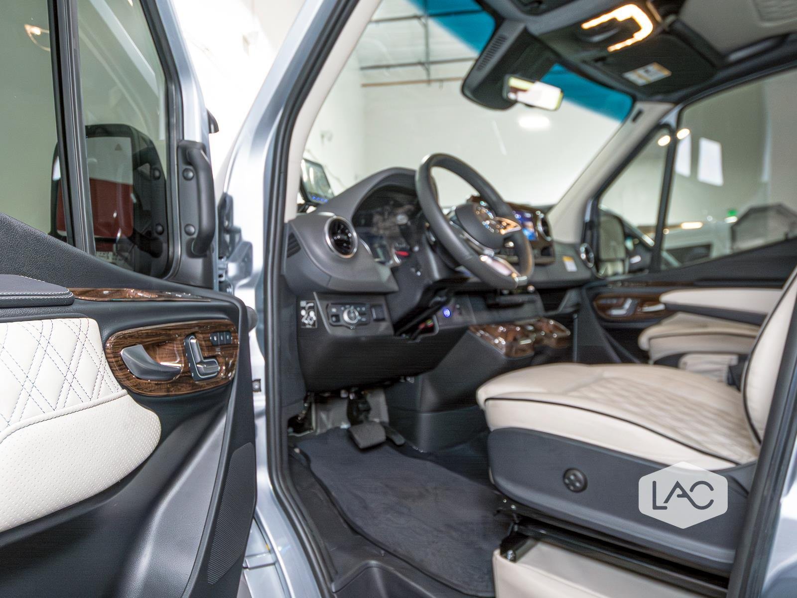 Used 2026 Hightech Silver OGV LUXURY COACH 8OBA AWD w/ 1.1 ADV Pkg EXT WTY image 20