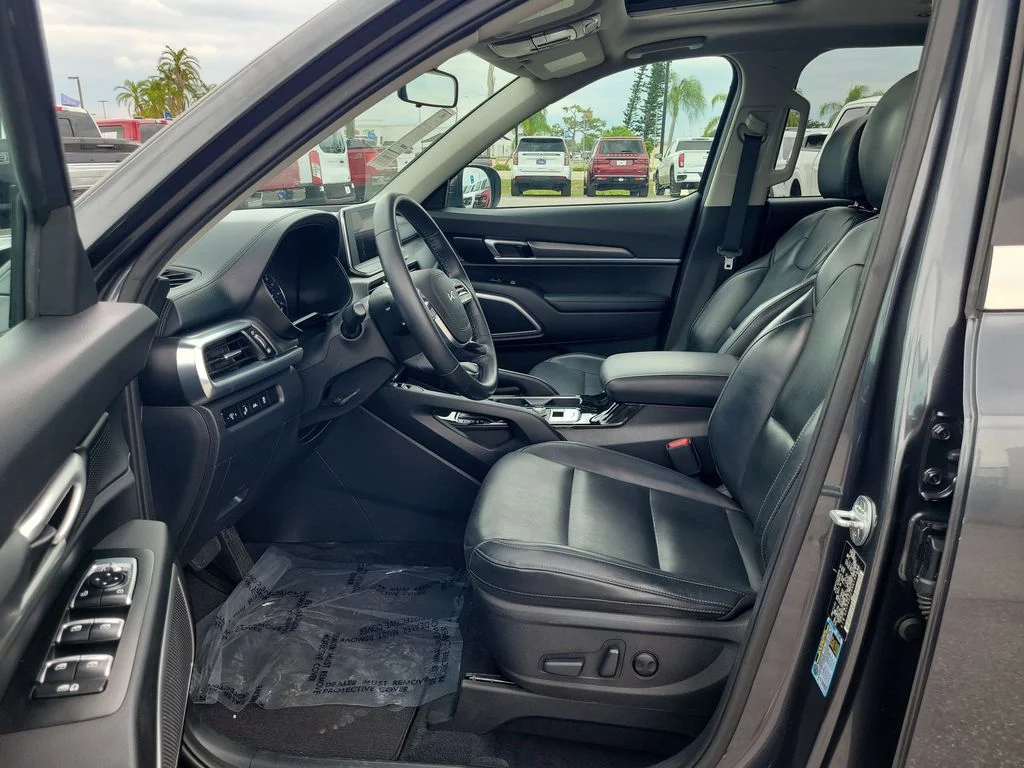 Certified Used 2022 Gray Kia S image 28