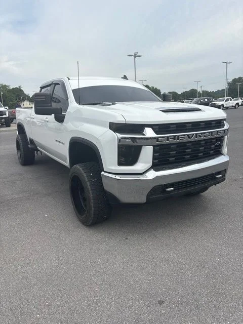 Used 2022 White Chevrolet LT image 3