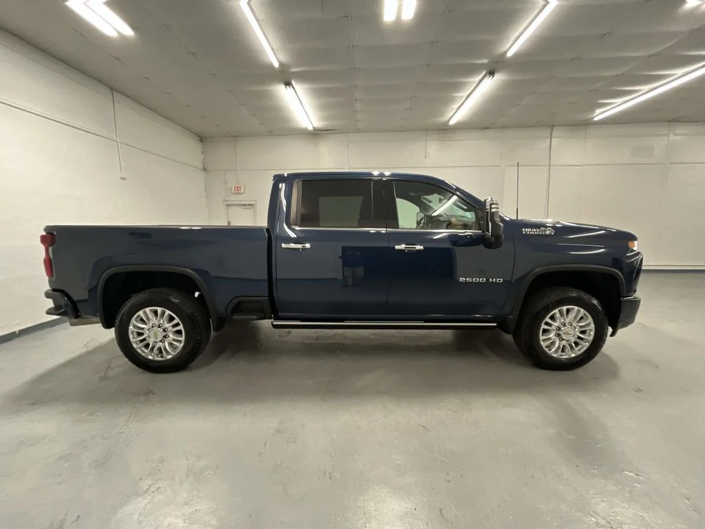 Used 2022 Northsky Blue Metallic Chevrolet High Country image 2