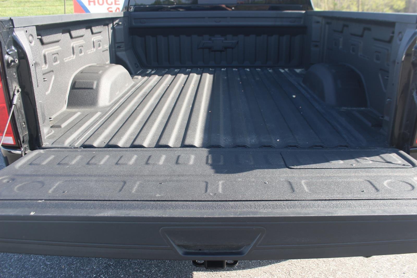 Used 2025 Black Chevrolet High Country image 12