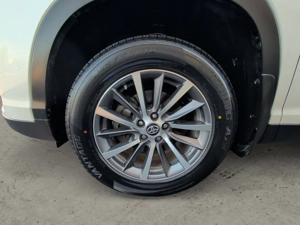 Used 2019 White Toyota XLE image 14