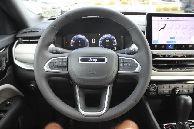 Used 2025 Silver Jeep Limited image 14