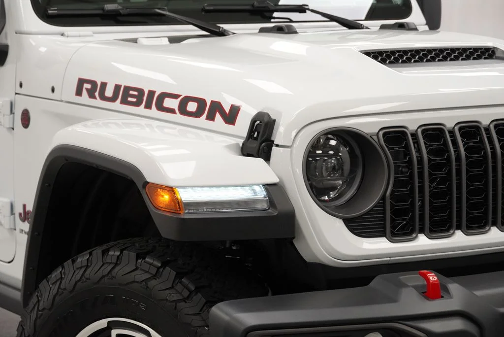 New 2026 Bright White Clear-Coat Exterior Paint Jeep Rubicon image 5