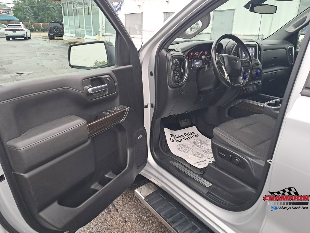 Used 2019 Silver Chevrolet RST image 25