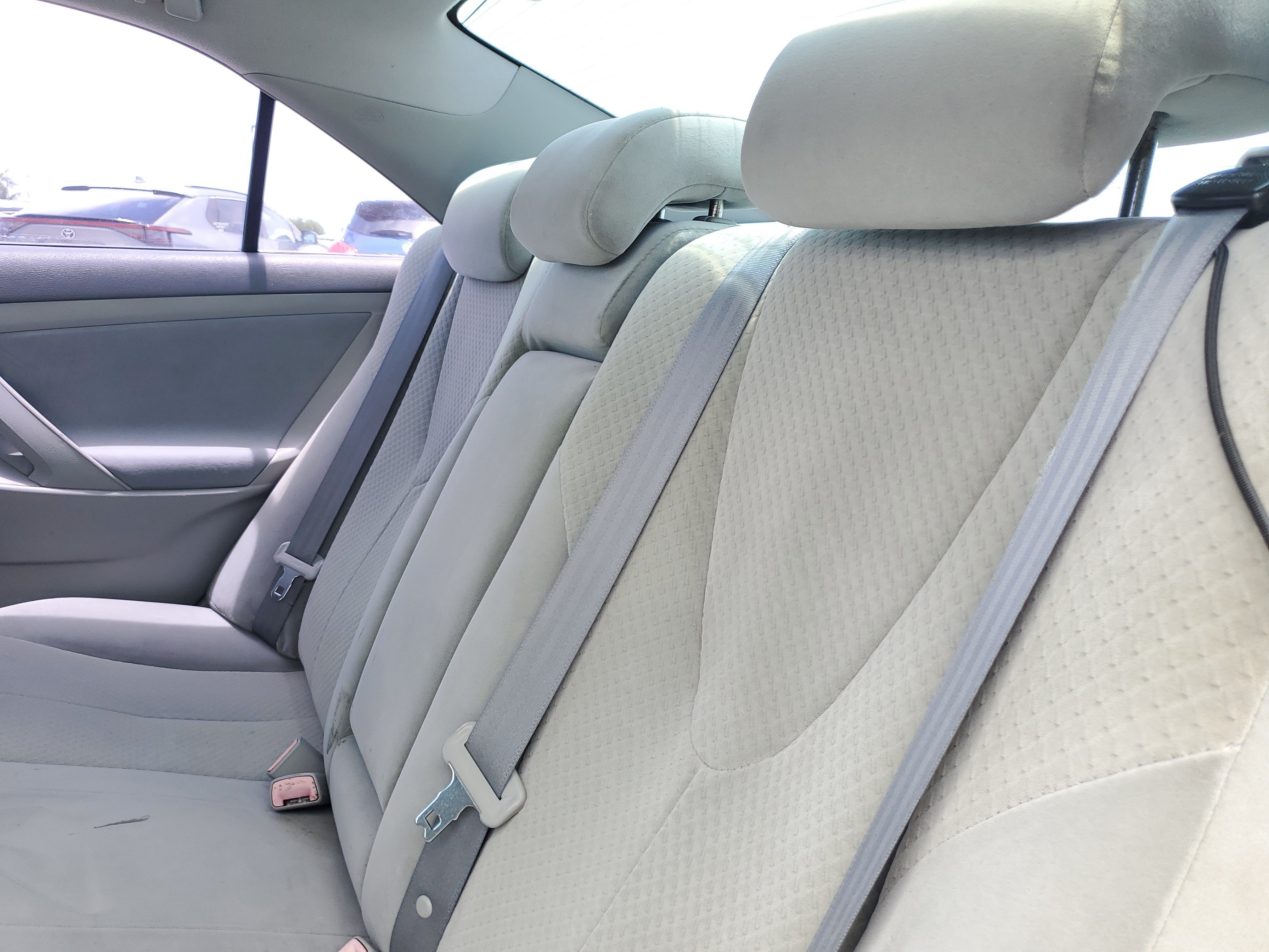 Used 2007 Silver Toyota LE image 10