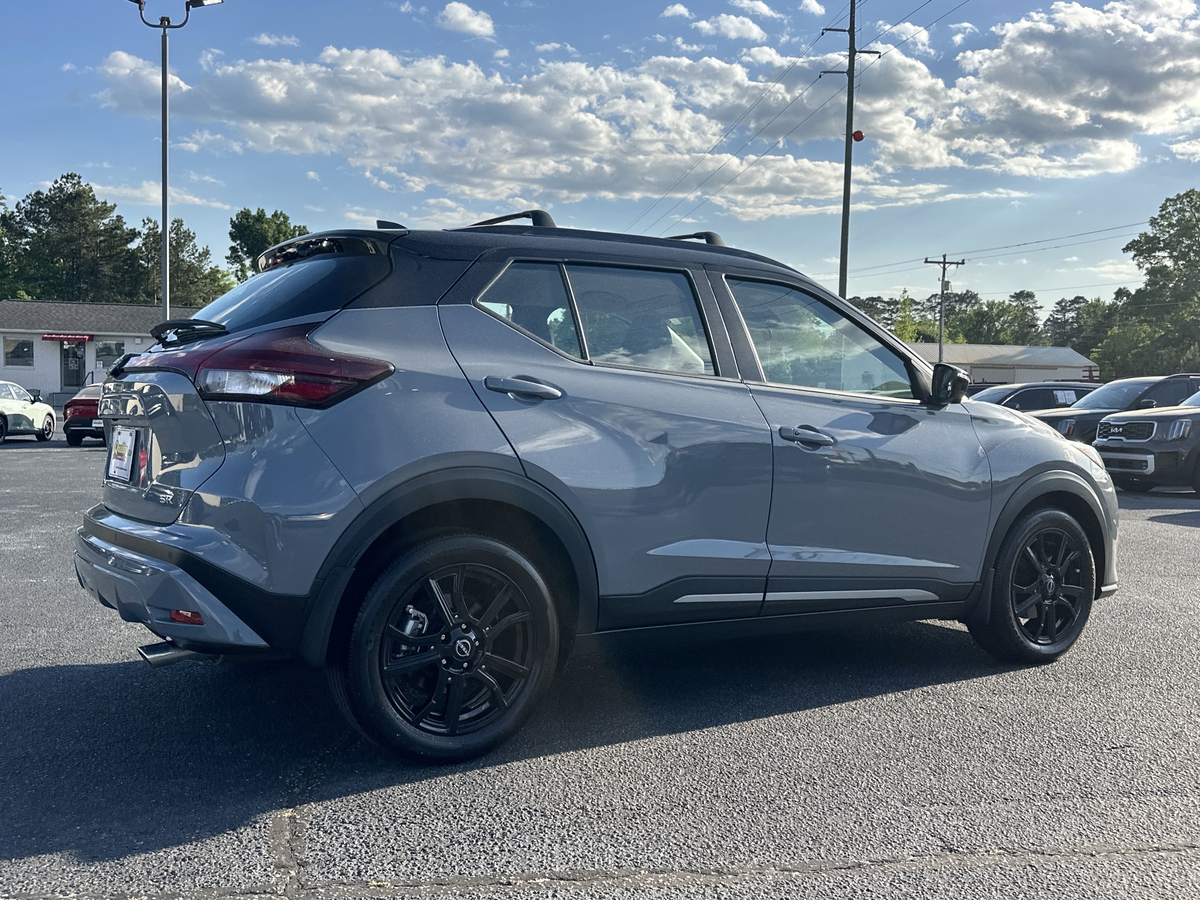 Used 2023 Gray/Super Black Nissan SR image 8