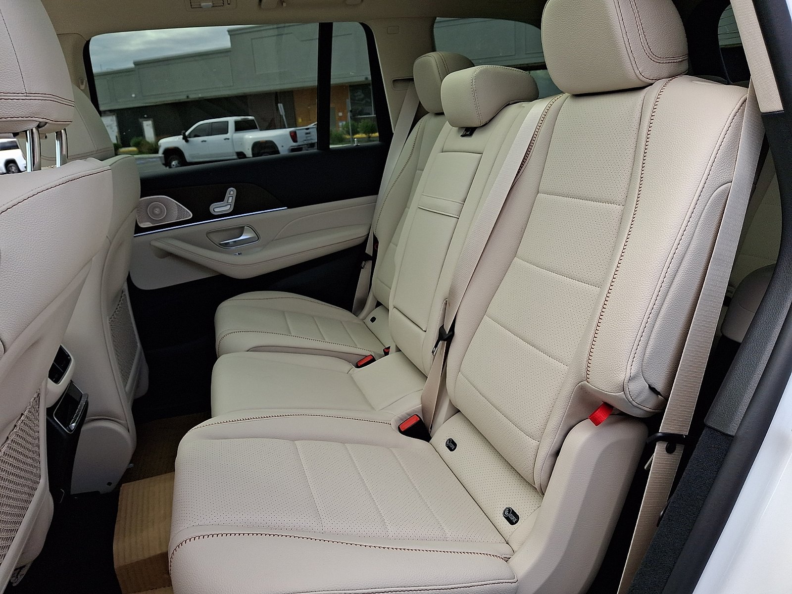 New 2027 Polar White Mercedes-Benz GLS 450 image 8