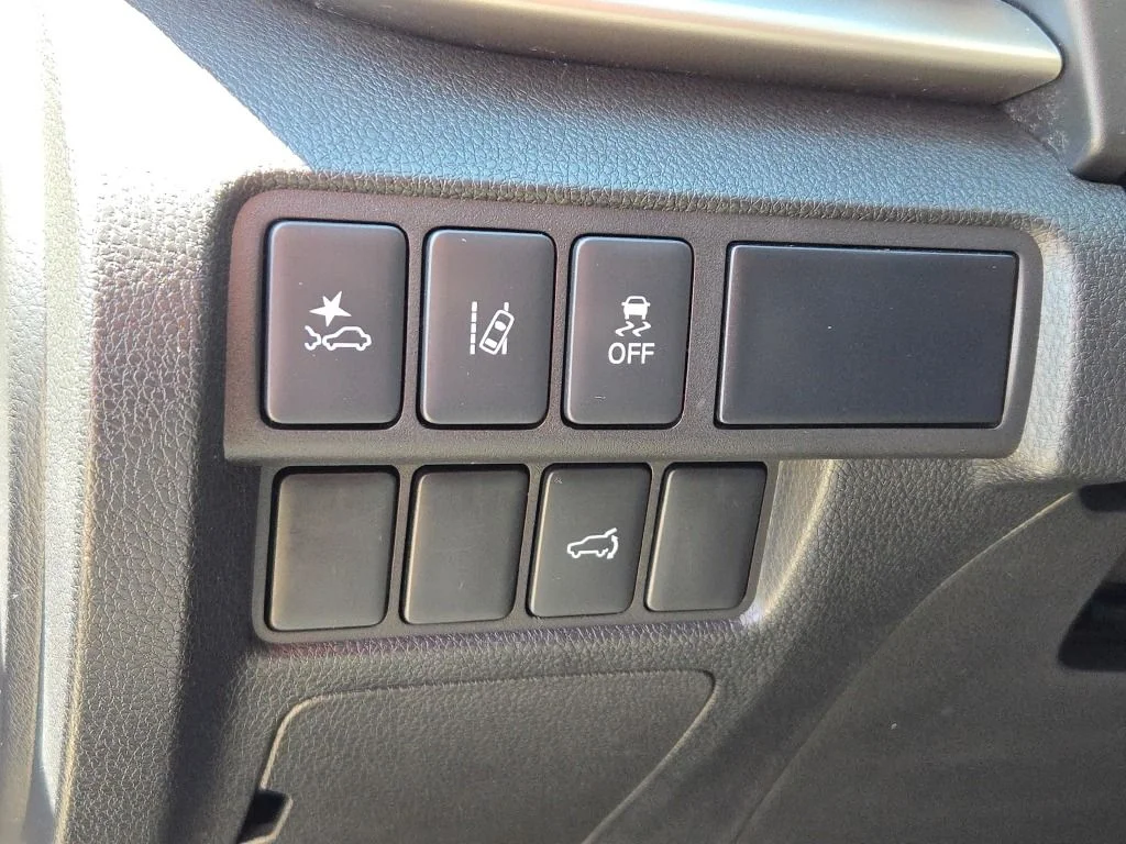 Used 2025 Black Mitsubishi SE image 24