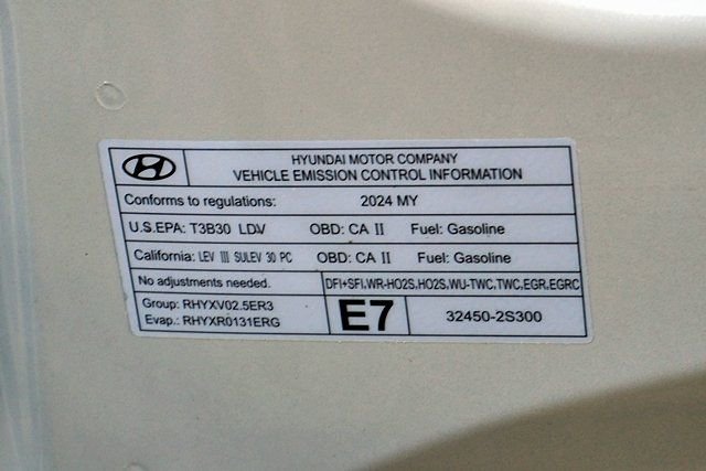 Used 2024 Silver Hyundai SEL image 33