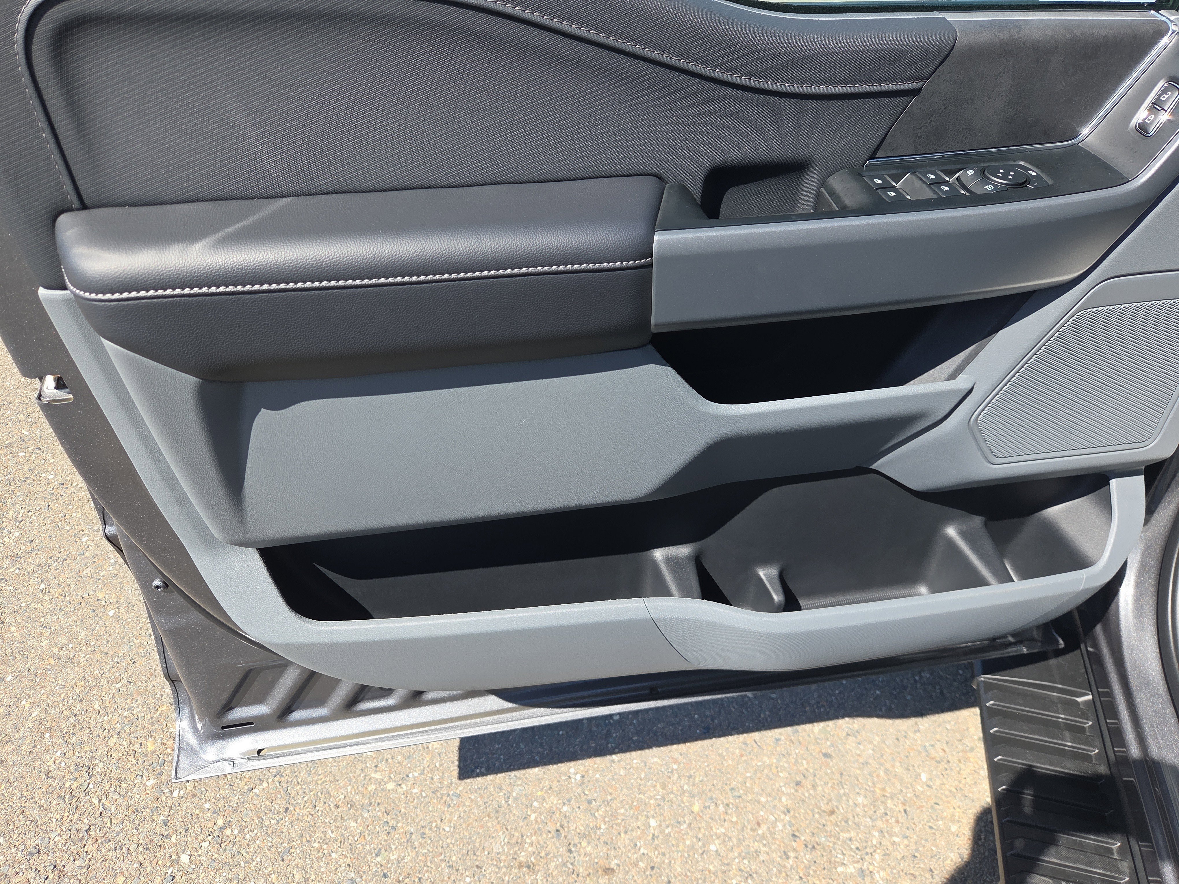 New 2026 Carbonized Gray Metallic Ford XLT image 11