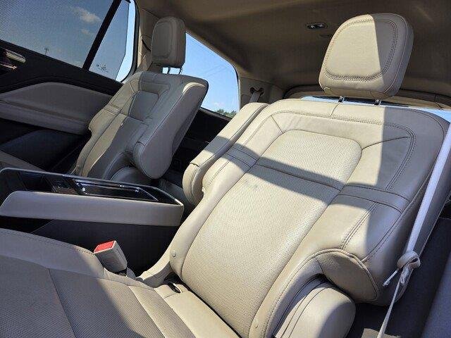 Used 2023 Flight Blue Metallic Clearcoat Lincoln Reserve image 28