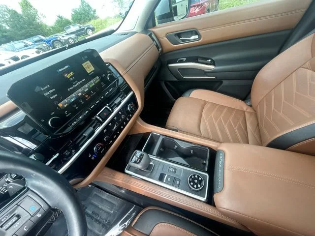Used 2025 Silver Nissan Platinum image 27