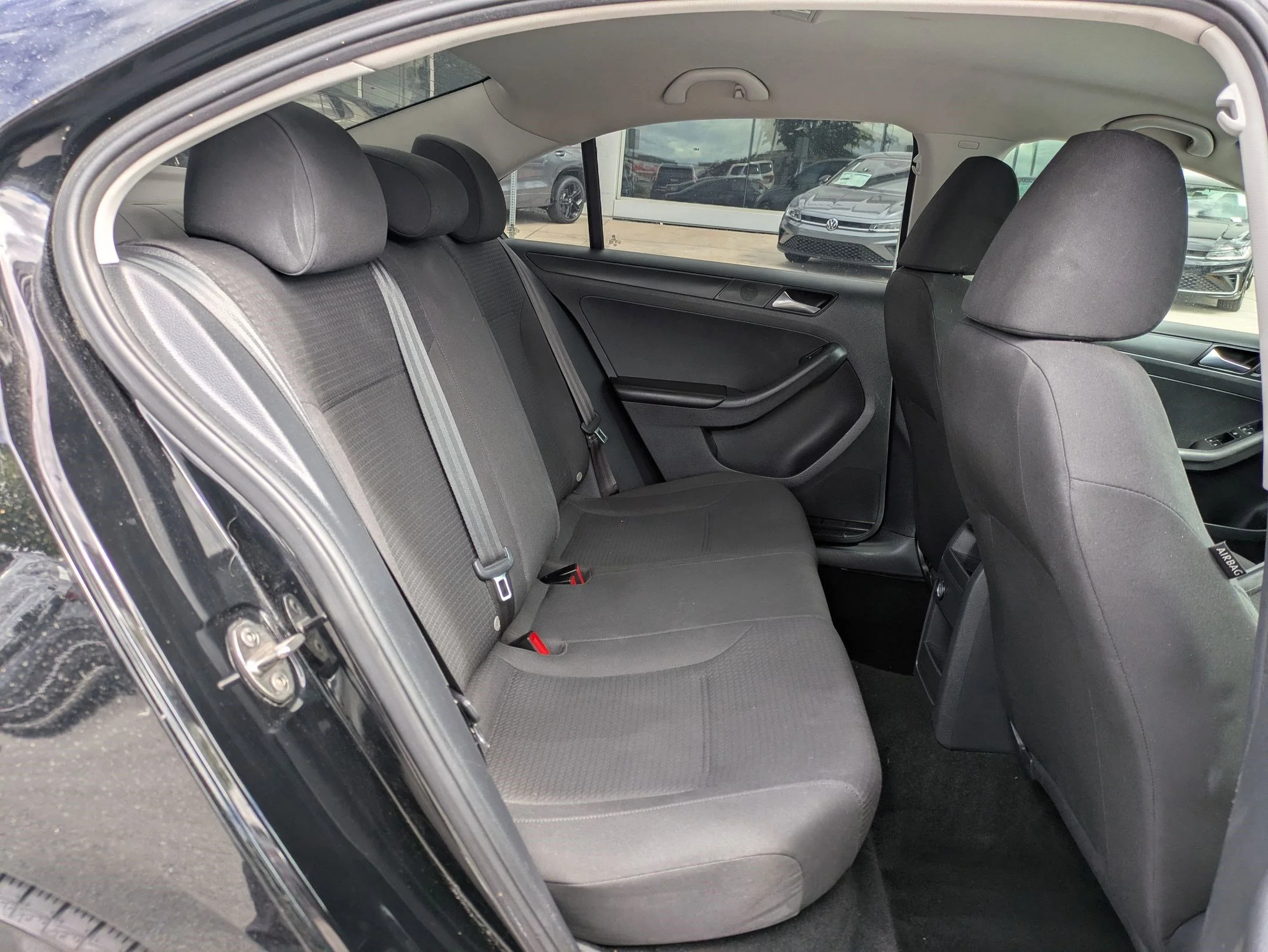 Used 2015 Black Volkswagen 2.0L Base image 27