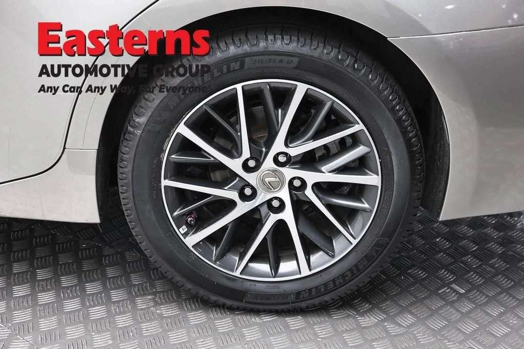 Used 2016 Silver Lexus 350 image 10