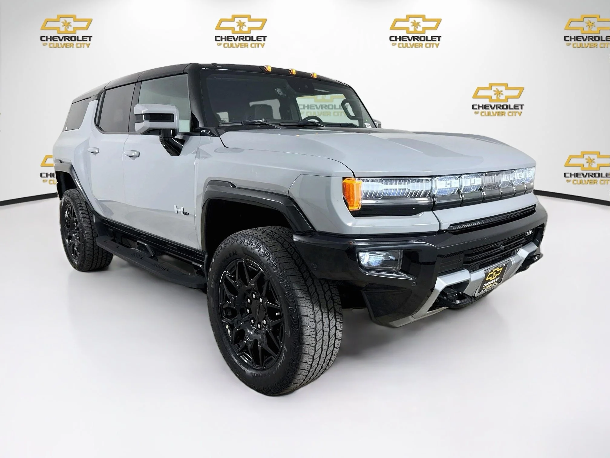 Used 2025 Meteorite Metallic (Grey) GMC 2X image 1