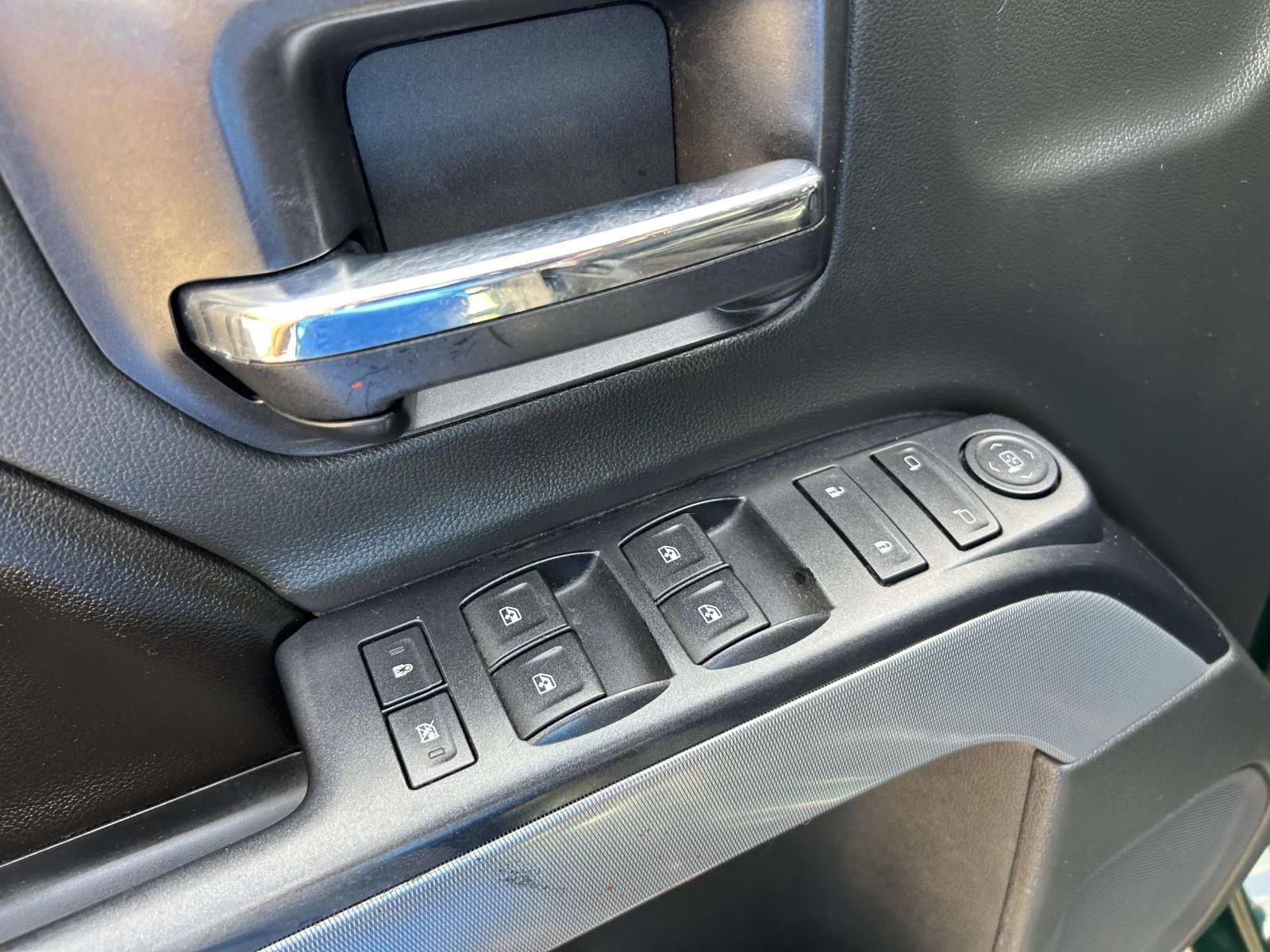 Used 2015 Green Chevrolet 4WD Crew Cab 143.5 LT w/2LT image 13