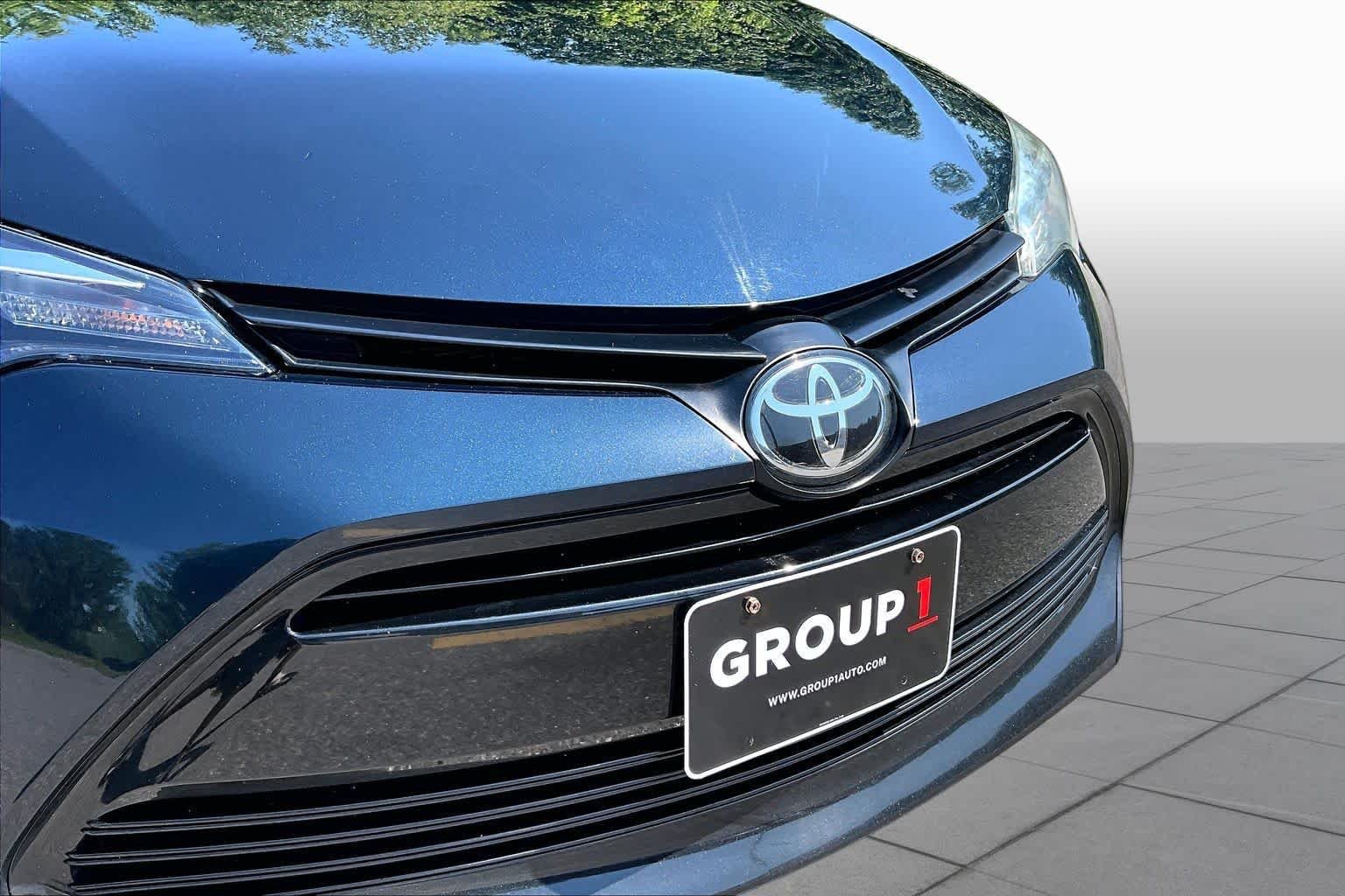 Used 2019 Galactic Aqua Mica Toyota LE image 30