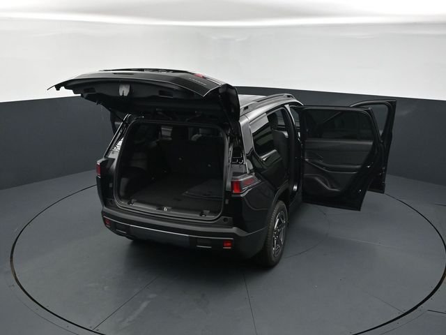 New 2026 Diamond Black Crystal Pearl-Coat Exterior Paint Jeep Laredo image 25