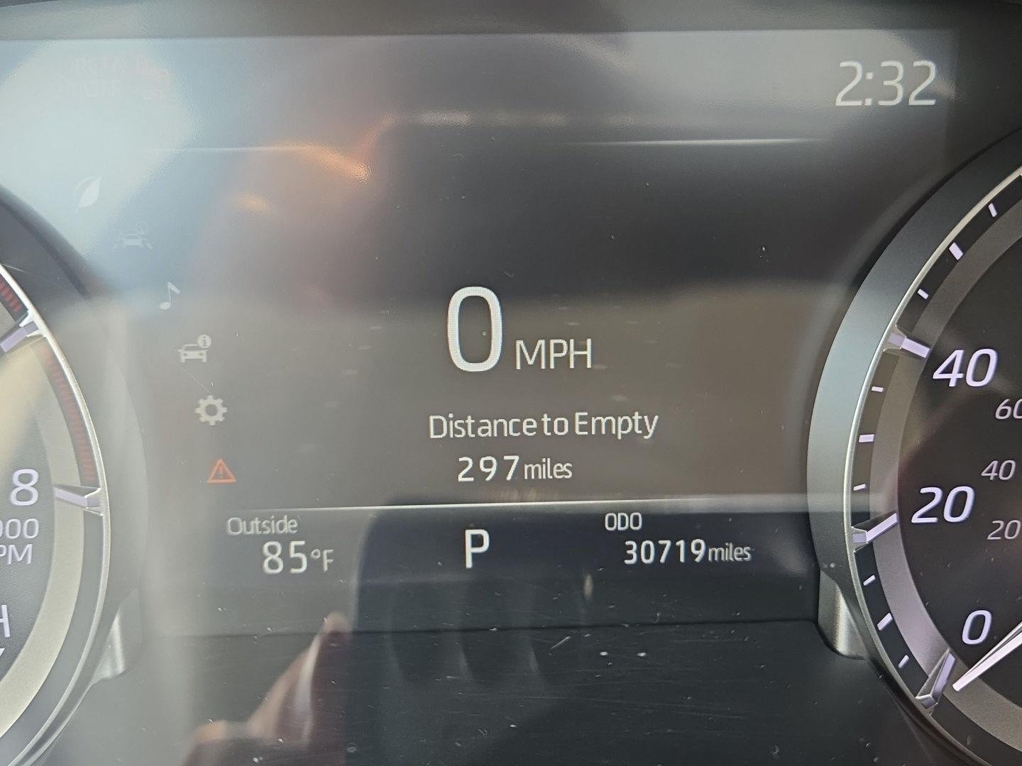 Used 2023  Toyota L image 7