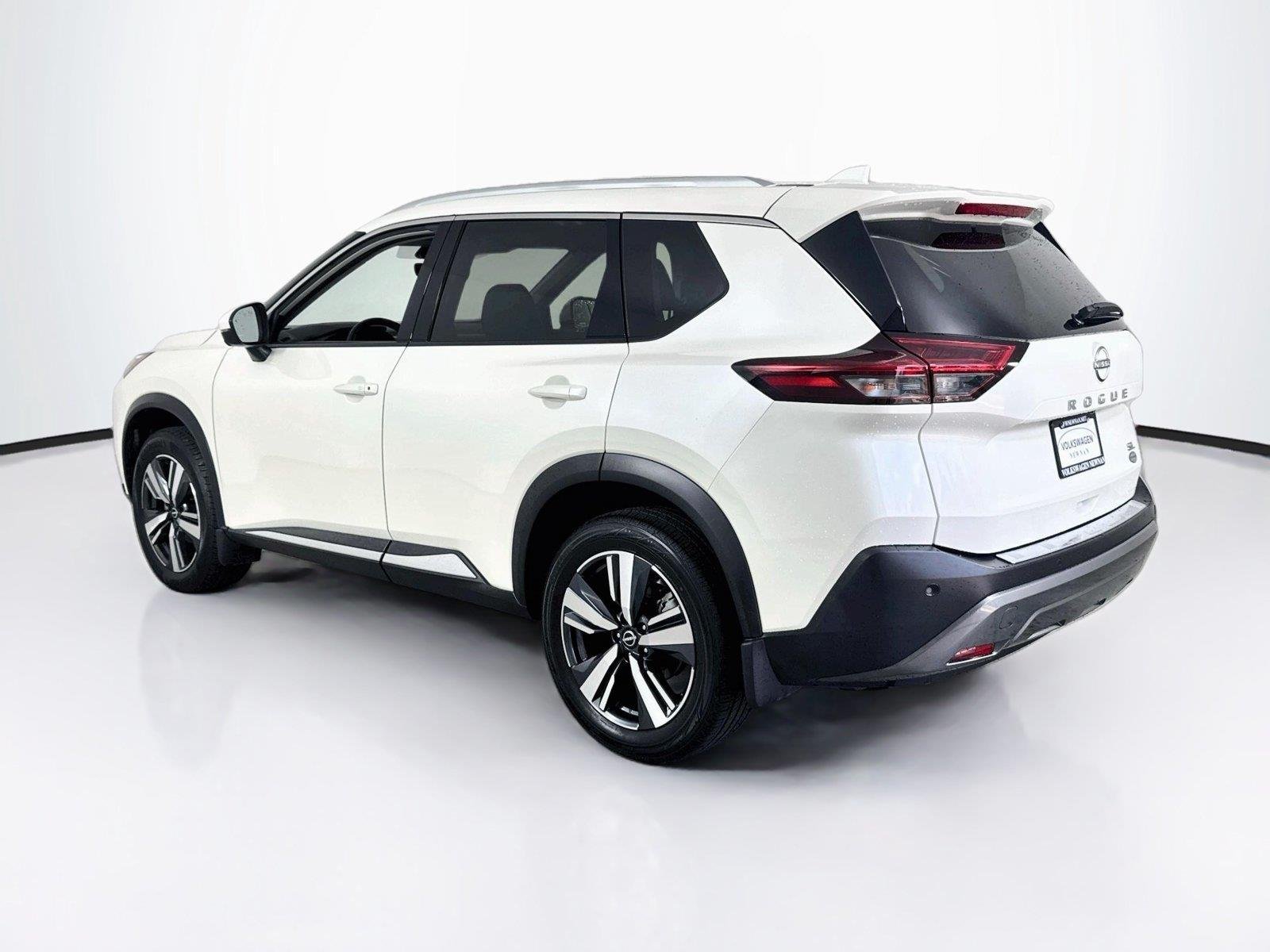 Used 2023 Pearl White Tricoat Nissan SL image 7