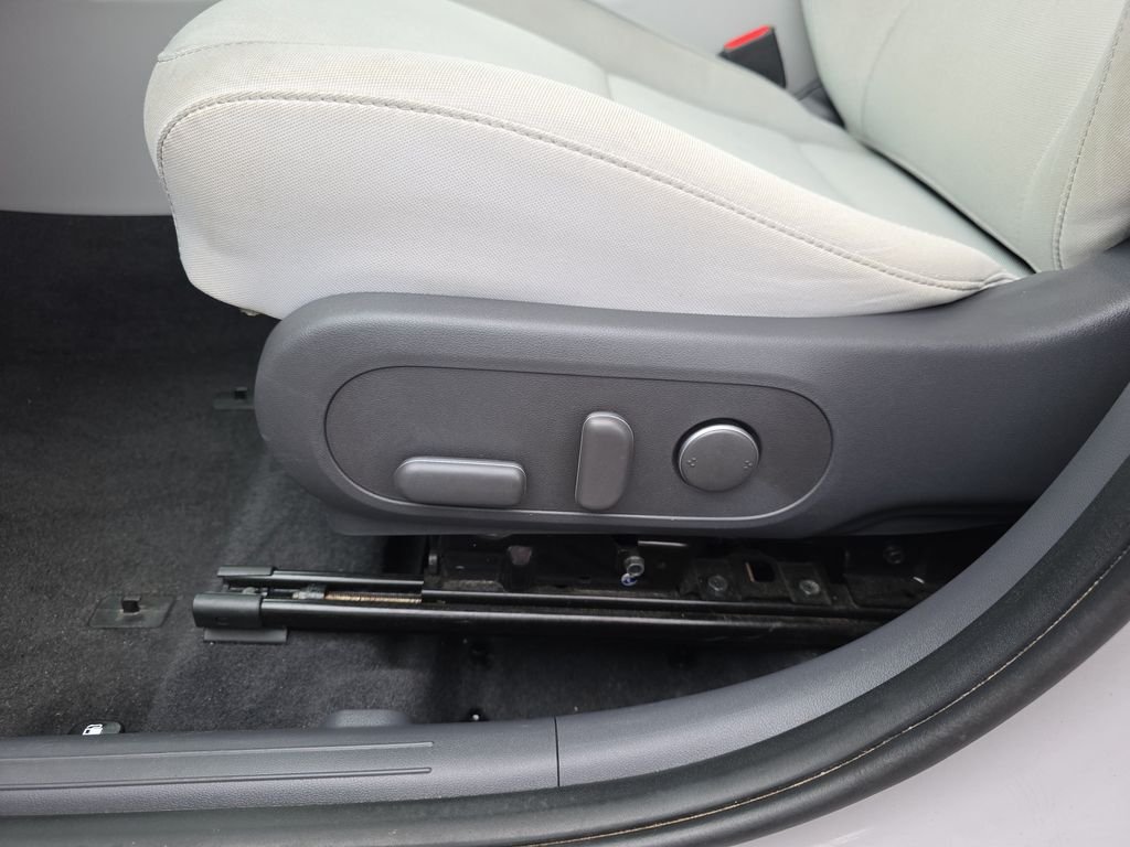 Used 2024 Cyber Gray Metallic Hyundai SEL image 22