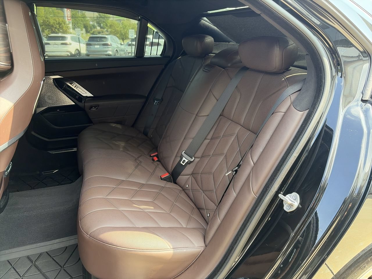 Used 2023 Black Sapphire Metallic BMW 740i image 32