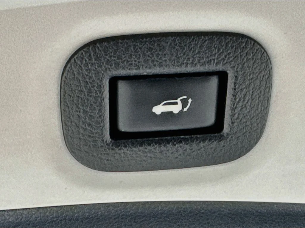 Used 2017 Blue Nissan SV image 31