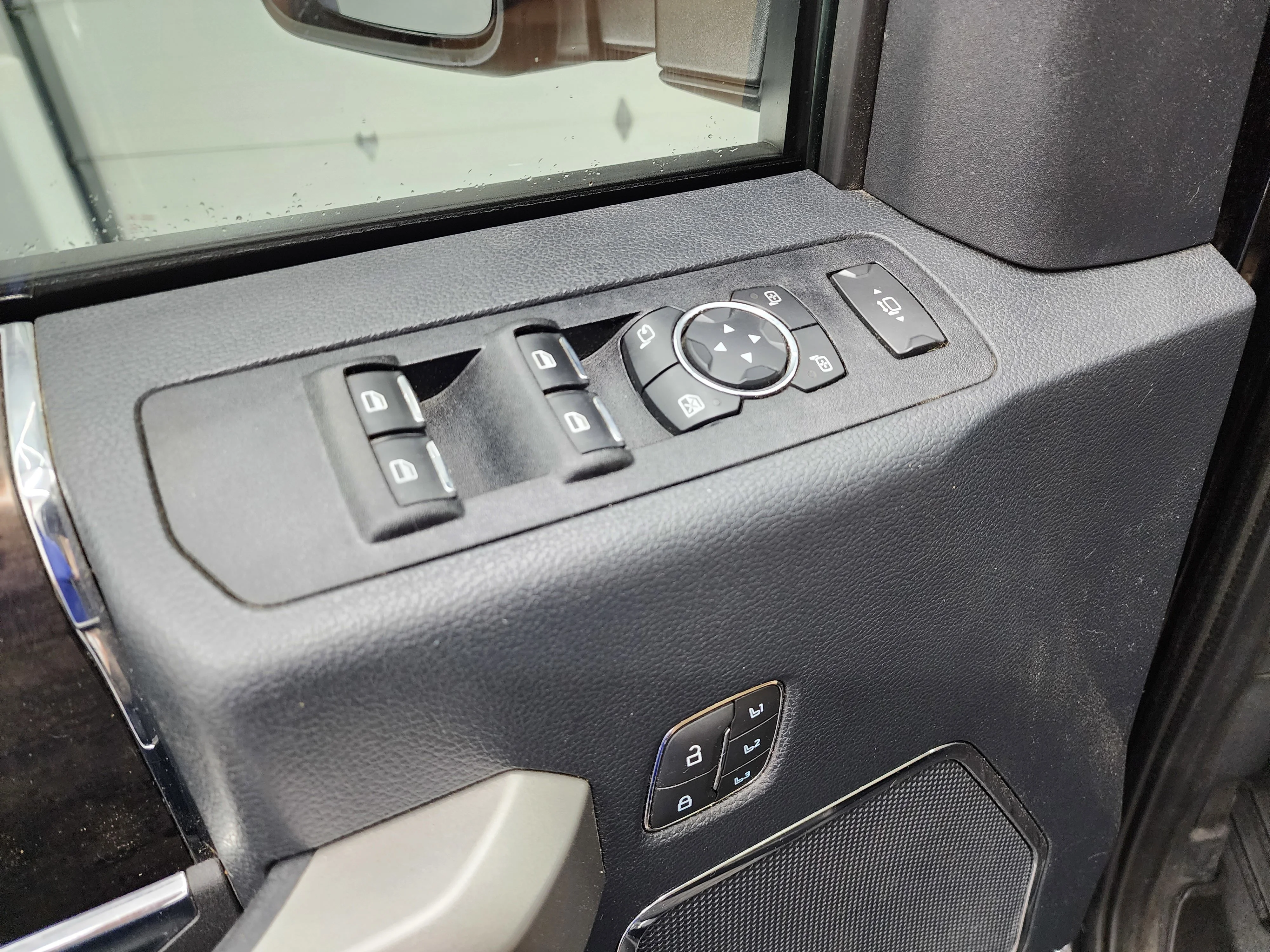 Used 2022 Agate Black Metallic Ford Lariat image 42