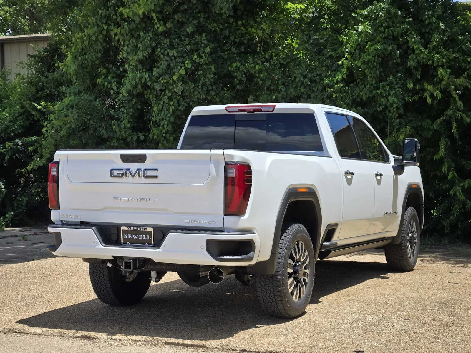 New 2026 Summit White GMC Denali Ultimate image 4