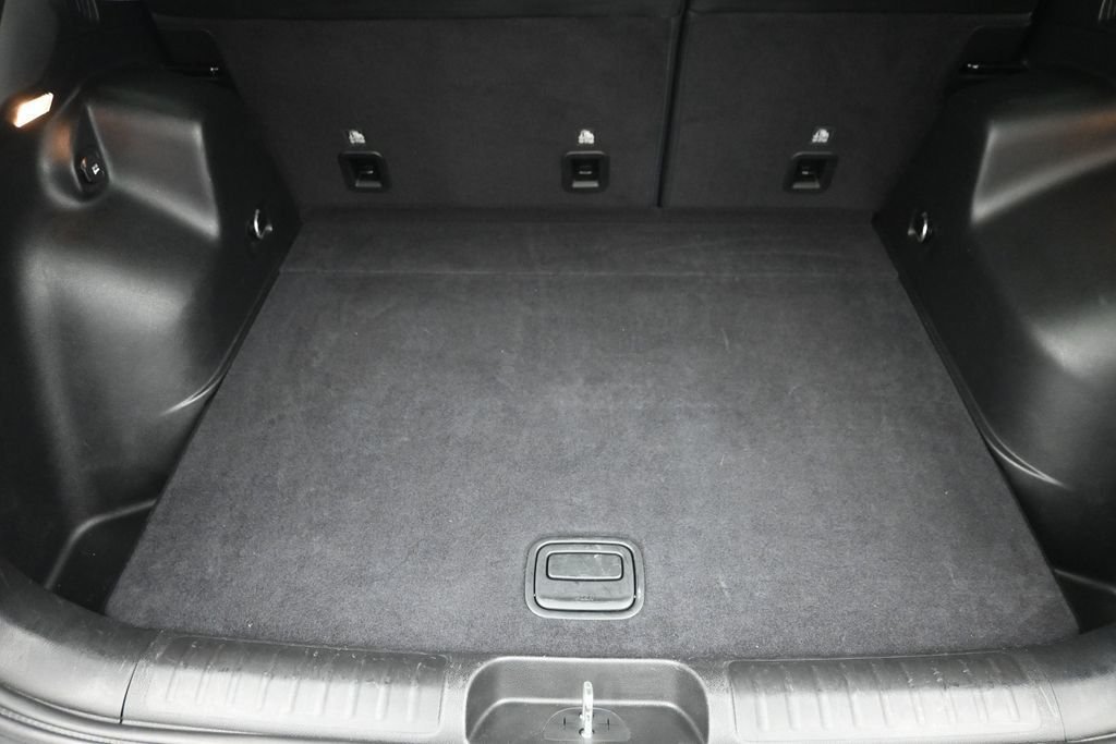 Used 2019 Silver Jeep Latitude Plus image 11