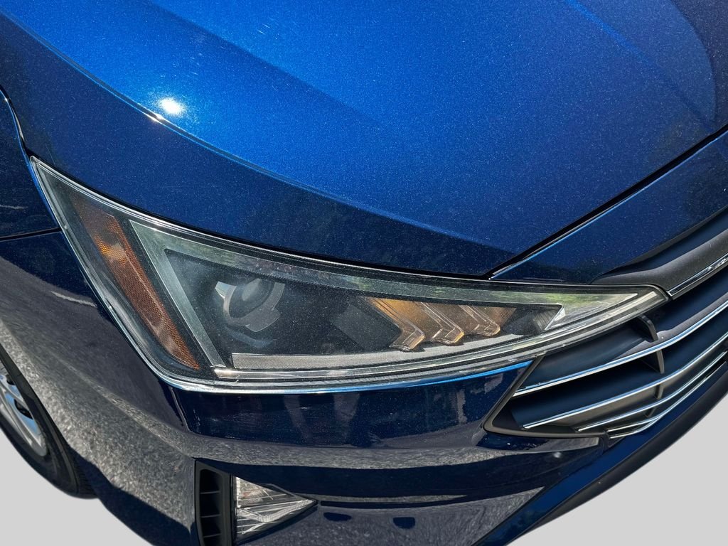 Used 2020 Blue Hyundai SE image 6