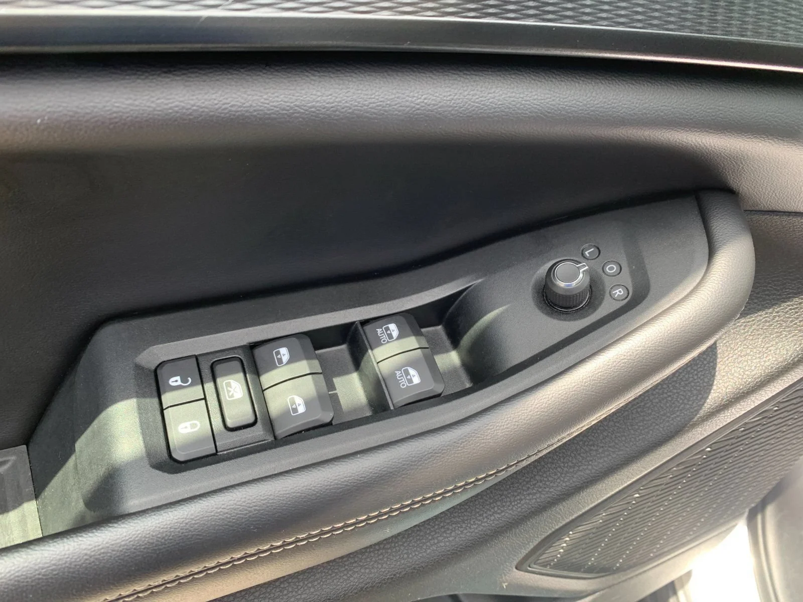Used 2023 Silver Zynith Jeep Laredo image 12