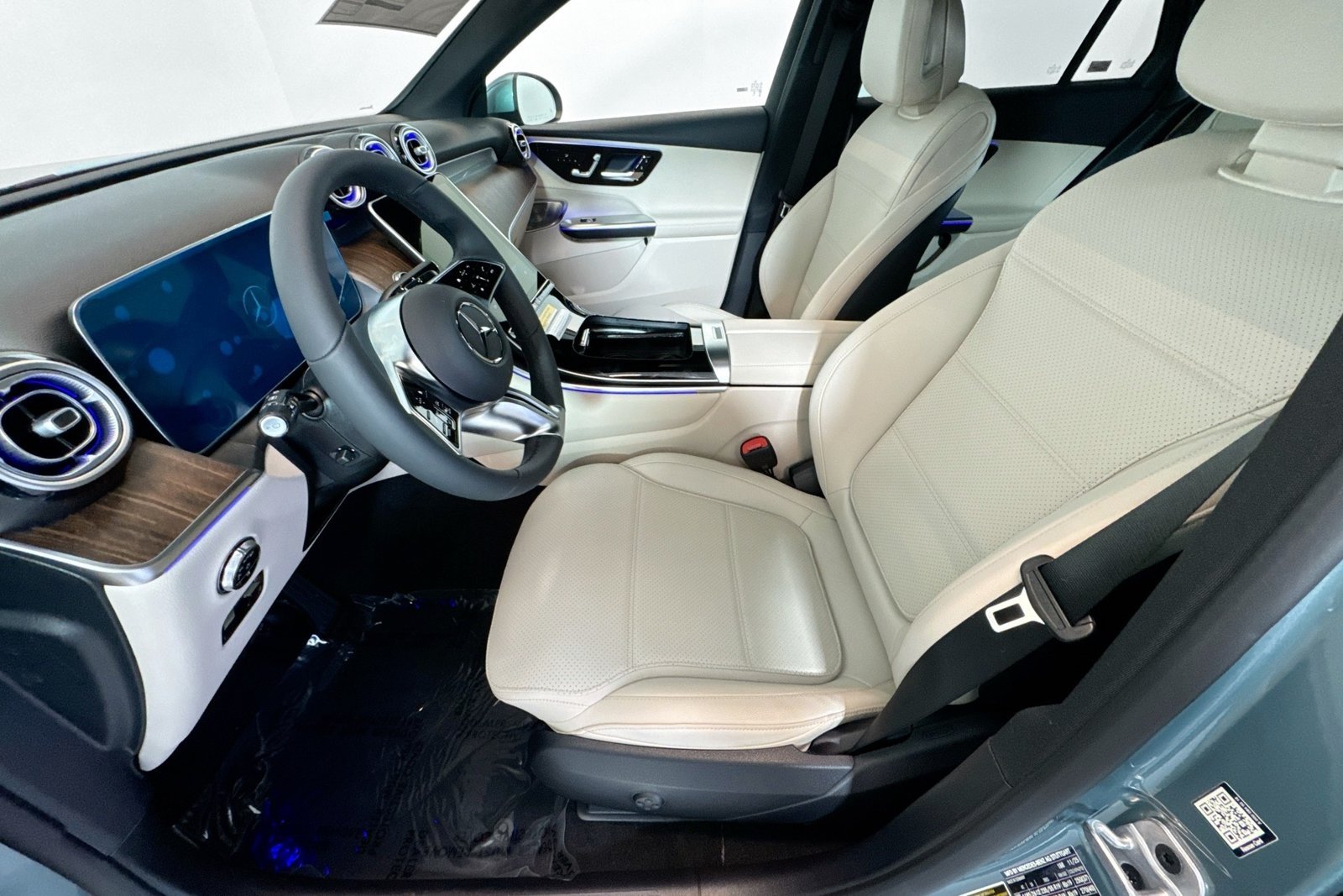 New 2026 Verde Silver Metallic Mercedes-Benz GLC 300 image 18