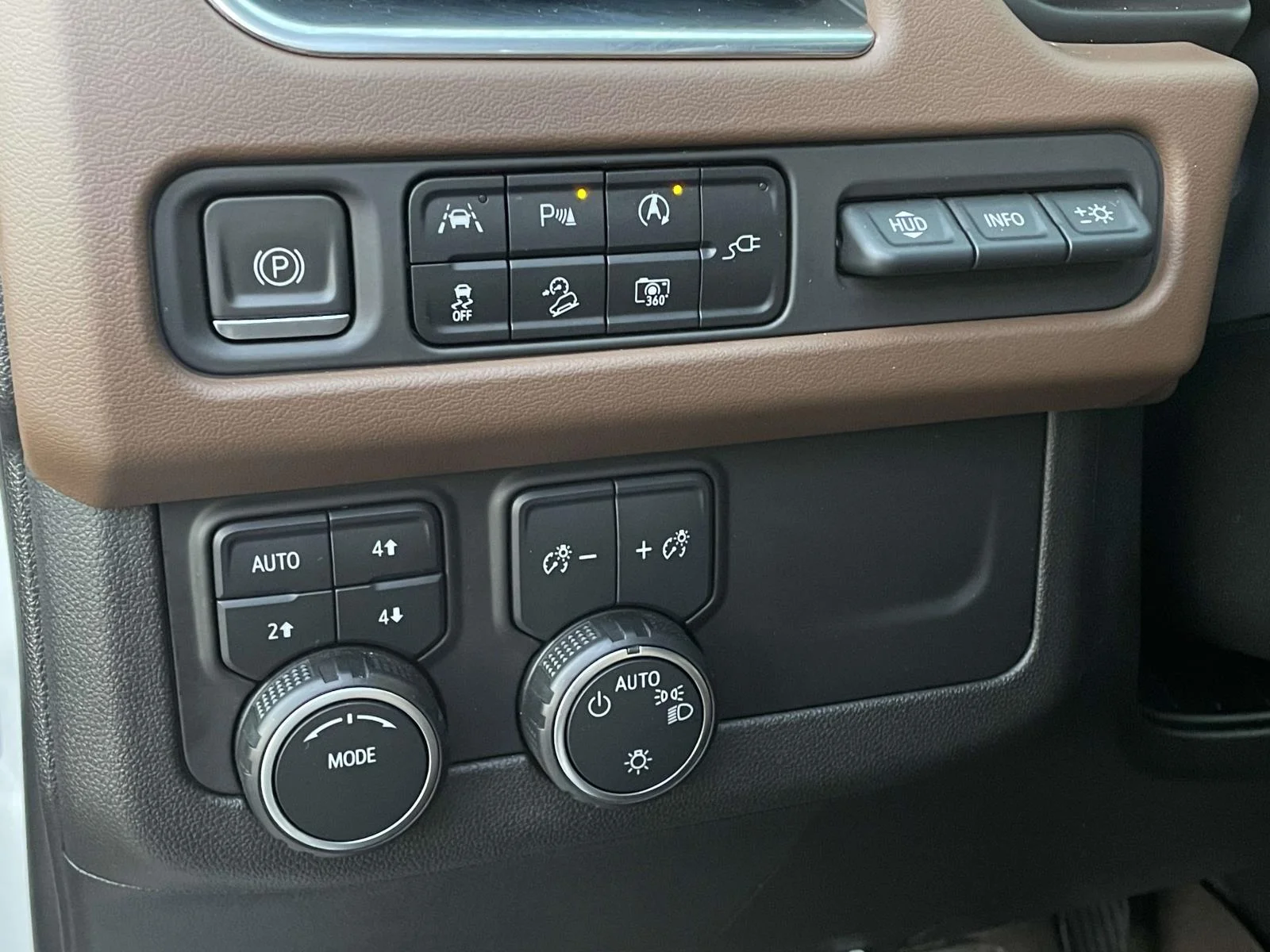 Used 2022 Iridescent Pearl Tricoat Chevrolet High Country image 9