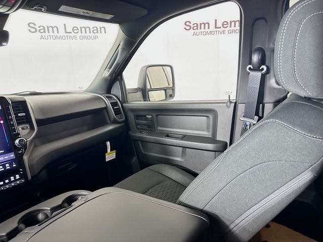 New 2026 Diamond Black Crystal Pearl-Coat Exterior Paint RAM Tradesman image 22