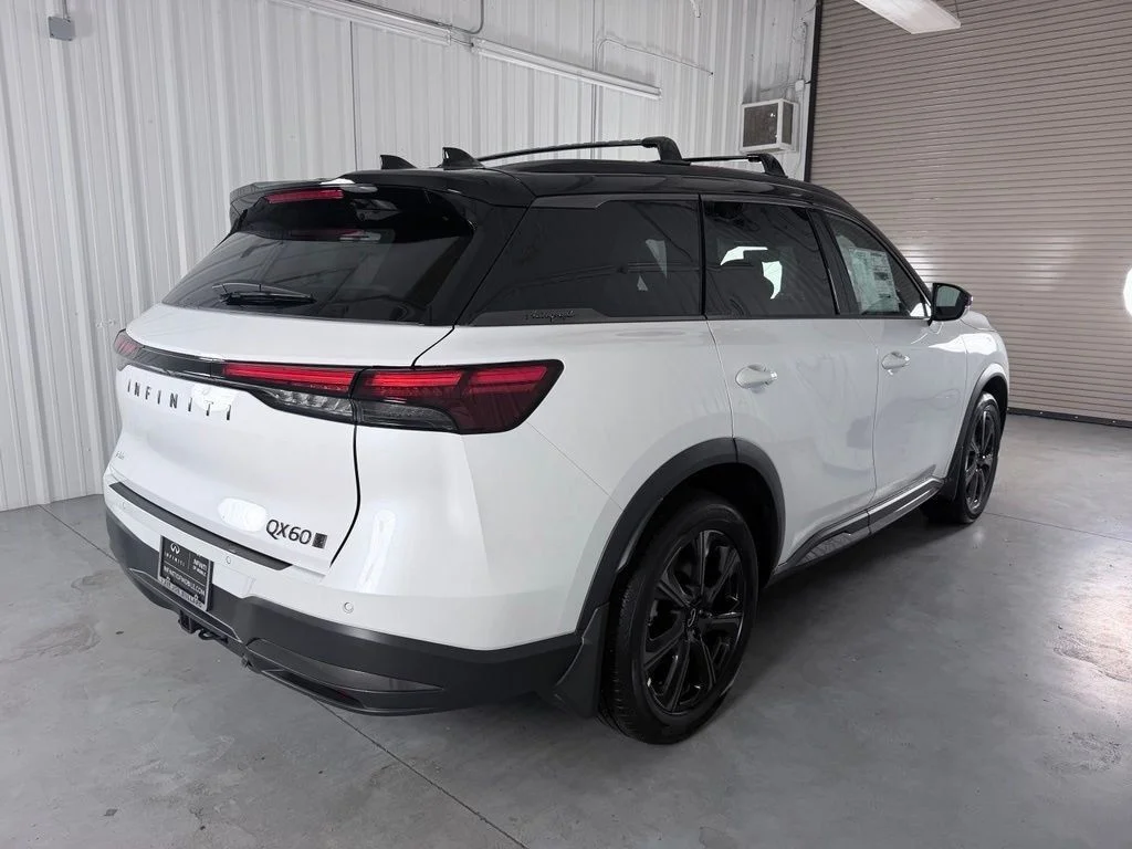 New 2027 2T RAD WHT INFINITI Autograph AWD image 7