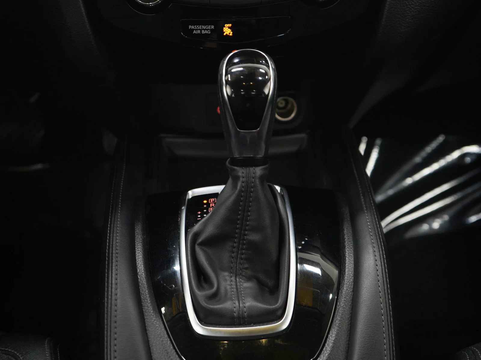 Used 2018 Brilliant Silver Nissan SL image 19