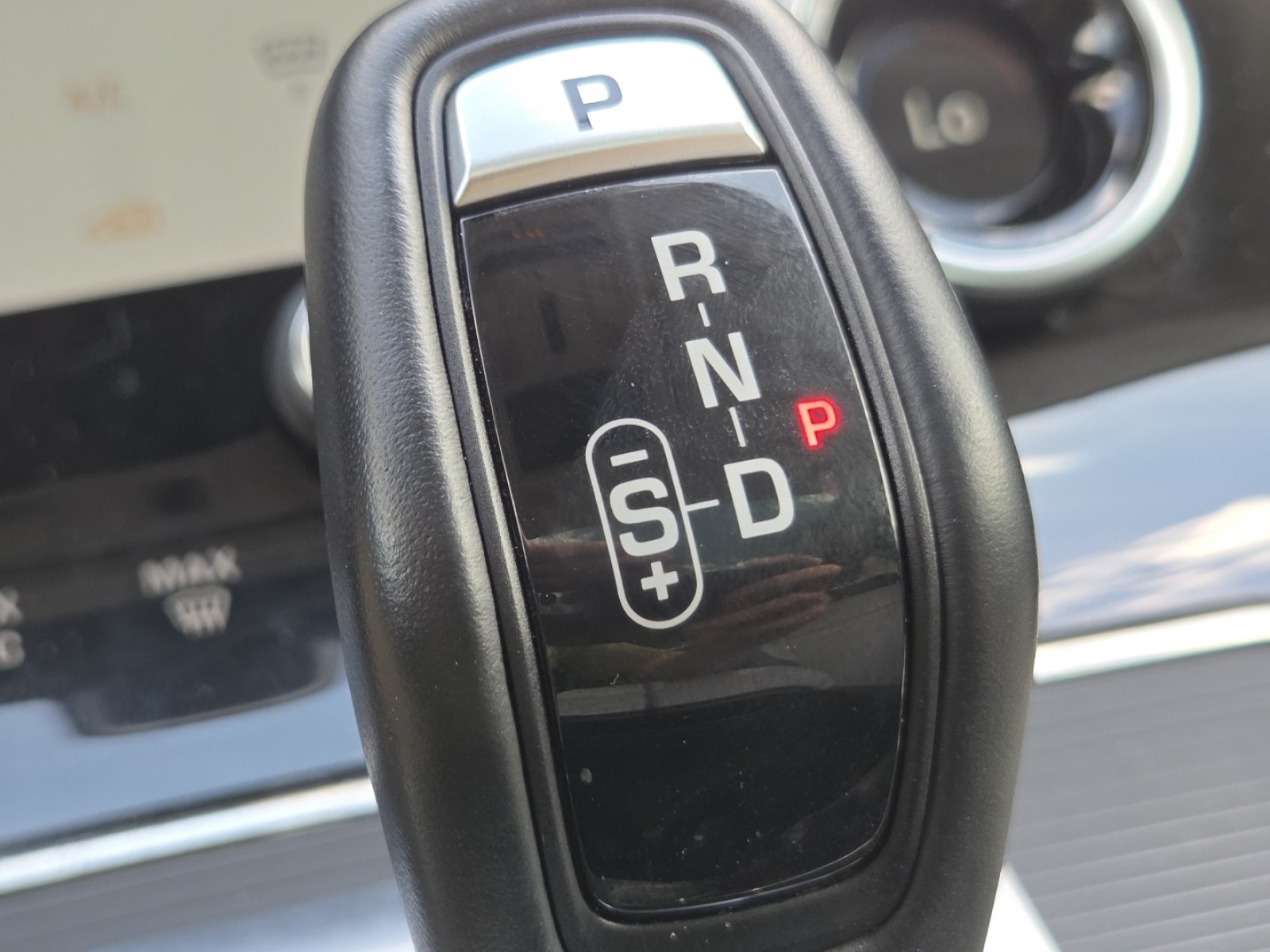 Used 2023 Fuji White Land Rover Dynamic image 37