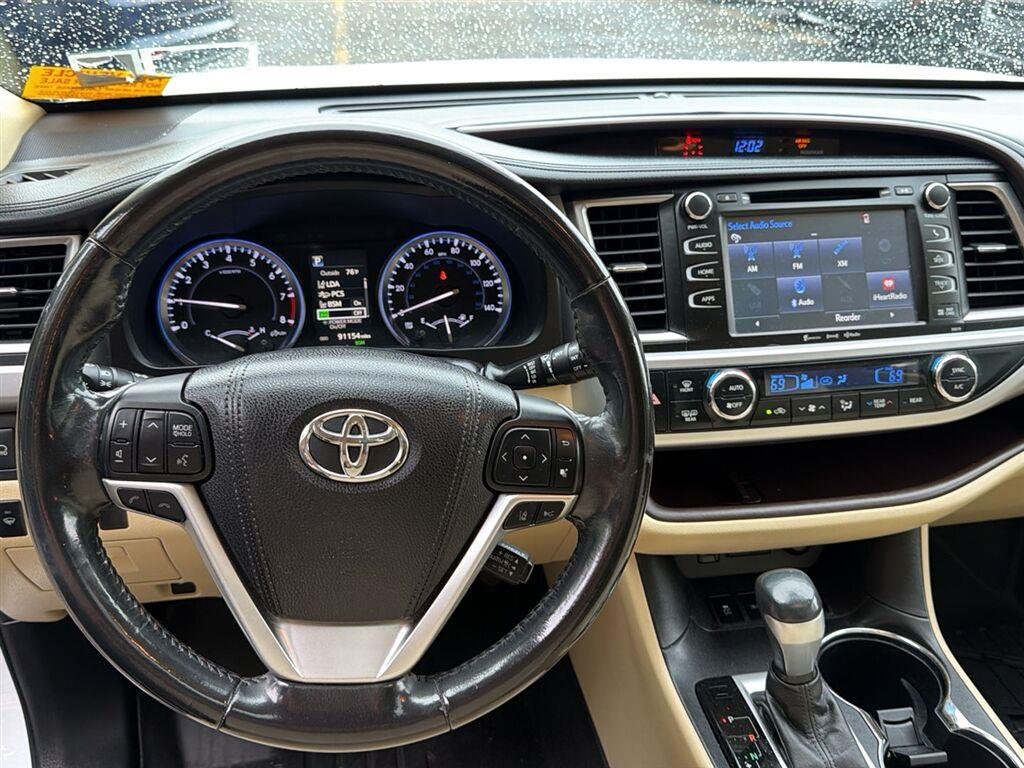 Used 2017 Blizzard Pearl Toyota XLE image 13
