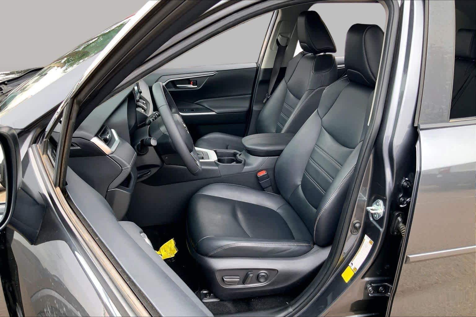 Used 2020 Magnetic Gray Metallic Toyota XLE Premium image 8