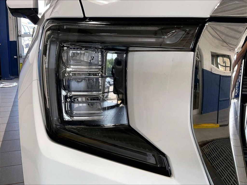 Used 2023 White GMC SLT image 34