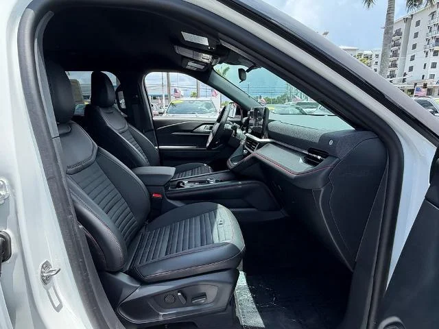 New 2026 Star White Metallic Tri-Coat Ford ST-Line image 23