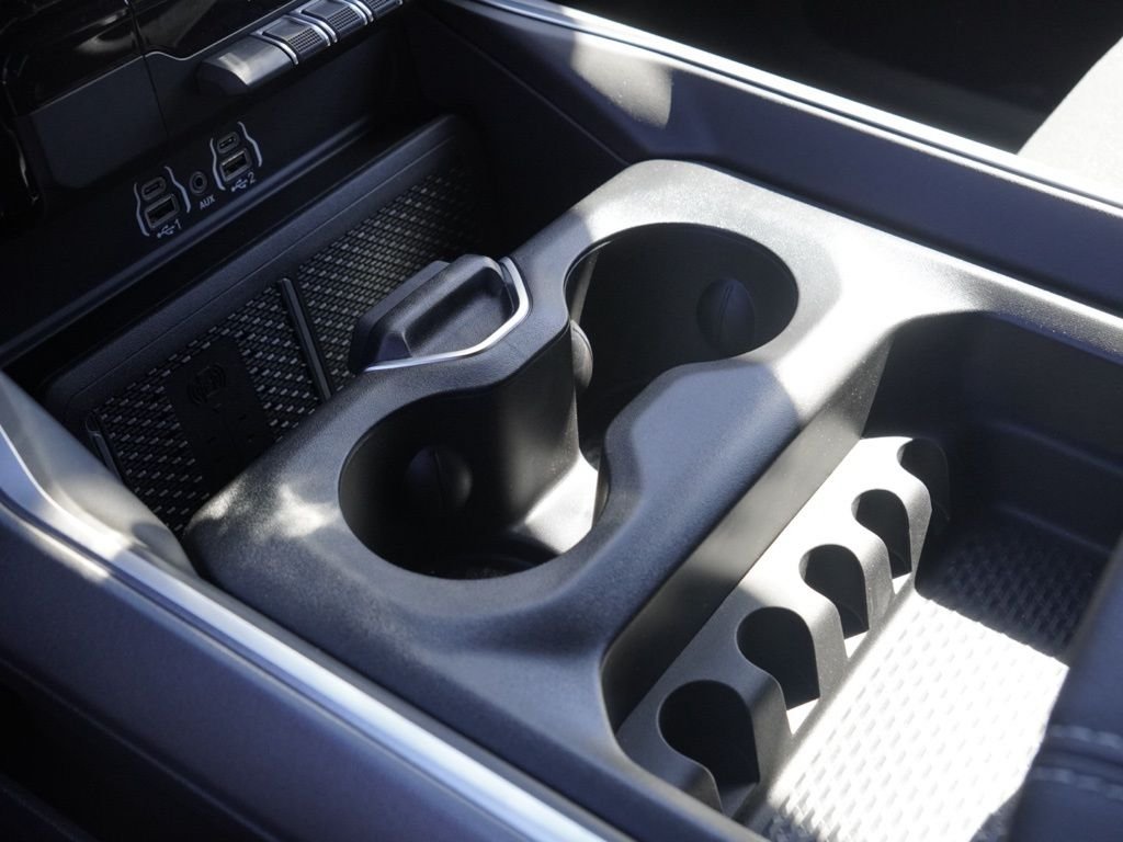 New 2026 Bright White Clear-Coat Exterior Paint RAM Big Horn/Lone Star image 17