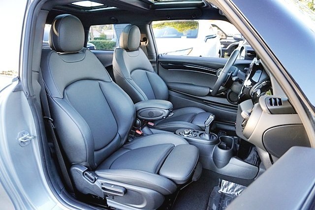 Used 2023  MINI Base image 11